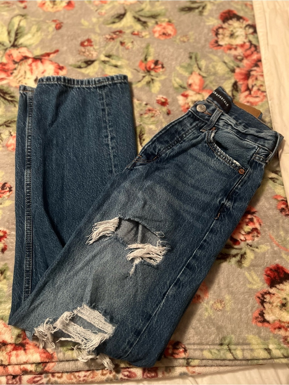 Aero 90s Baggy Dark Wash Distressed 00 *Preloved Worn In & So Soft*